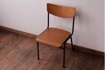 ヴィンテージ家具　ヨーロッパビンテージ　使い込まれた風合いが魅力のスクールチェア(キッズチェア、鉄脚チェア、椅子)