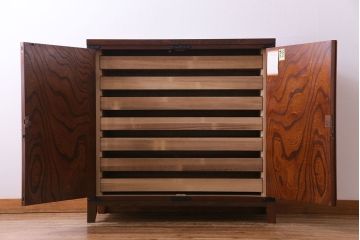 リメイク家具　岩谷堂箪笥・栗駒型衣装箪笥　杢目を引き立てる拭き漆塗りの箪笥ローボード(和箪笥、リビングボード)