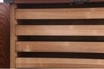 リメイク家具　岩谷堂箪笥・栗駒型衣装箪笥　杢目を引き立てる拭き漆塗りの箪笥ローボード(和箪笥、リビングボード)