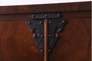 リメイク家具　岩谷堂箪笥・栗駒型衣装箪笥　杢目を引き立てる拭き漆塗りの箪笥ローボード(和箪笥、リビングボード)