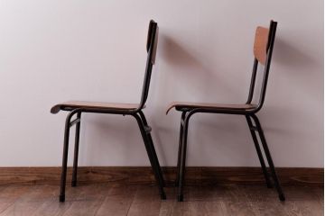 ヴィンテージ家具　ヨーロッパビンテージ　レトロな佇まいのスクールチェア(キッズチェア、鉄脚チェア、椅子)2脚セット