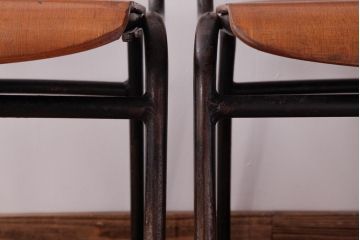 ヴィンテージ家具　ヨーロッパビンテージ　レトロな佇まいのスクールチェア(キッズチェア、鉄脚チェア、椅子)2脚セット