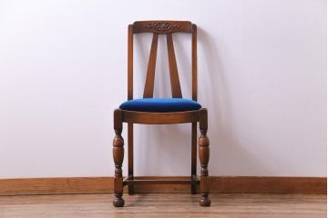 アンティーク家具　イギリスアンティーク　オーク材　背もたれのレリーフがおしゃれなチェア(ダイニングチェア、椅子)