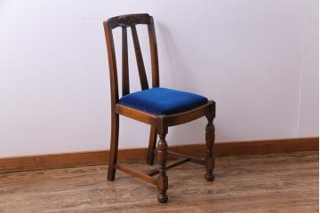 アンティーク家具　イギリスアンティーク　オーク材　背もたれのレリーフがおしゃれなチェア(ダイニングチェア、椅子)