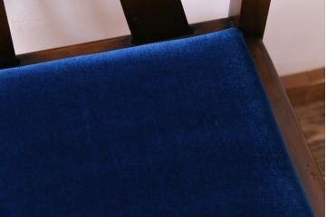 アンティーク家具　イギリスアンティーク　オーク材　背もたれのレリーフがおしゃれなチェア(ダイニングチェア、椅子)