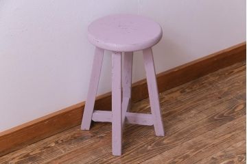 ペイント家具　淡い色合いがかわいらしいシャビーなスツール(花台)(1)