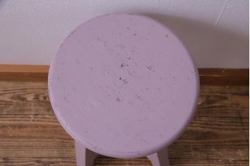 ペイント家具　淡い色合いがかわいらしいシャビーなスツール(花台)(1)