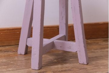 ペイント家具　淡い色合いがかわいらしいシャビーなスツール(花台)(1)