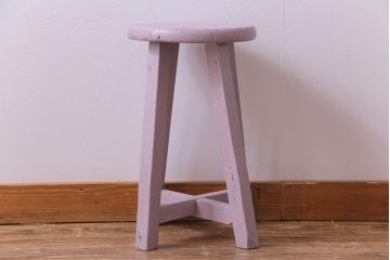 ペイント家具　淡い色合いがかわいらしいシャビーなスツール(花台)(1)