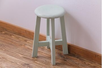 ペイント家具　淡い色合いがかわいらしいシャビーなスツール(花台)(2)