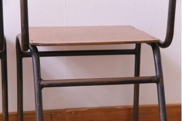 ヴィンテージ家具　ヨーロッパビンテージ　レトロな佇まいのスクールチェア(キッズチェア、鉄脚チェア、椅子)2脚セット(1)