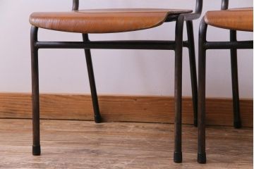 ヴィンテージ家具　ヨーロッパビンテージ　レトロな佇まいのスクールチェア(キッズチェア、鉄脚チェア、椅子)2脚セット(1)