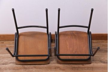 ヴィンテージ家具　ヨーロッパビンテージ　レトロな佇まいのスクールチェア(キッズチェア、鉄脚チェア、椅子)2脚セット(1)