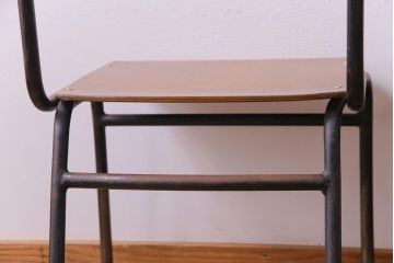 ヴィンテージ家具　ヨーロッパビンテージ　レトロな佇まいのスクールチェア(キッズチェア、鉄脚チェア、椅子)2脚セット(2)