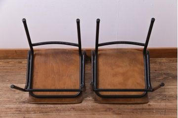 ヴィンテージ家具　ヨーロッパビンテージ　レトロな佇まいのスクールチェア(キッズチェア、鉄脚チェア、椅子)2脚セット(2)