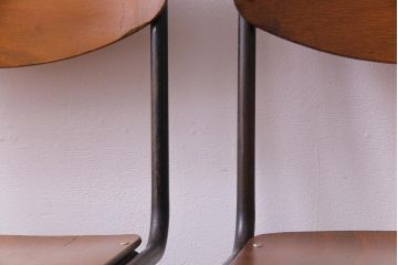 ヴィンテージ家具　ヨーロッパビンテージ　レトロな佇まいのスクールチェア(キッズチェア、鉄脚チェア、椅子)2脚セット(3)