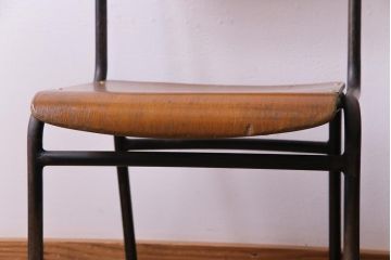 ヴィンテージ家具　ヨーロッパビンテージ　レトロな佇まいのスクールチェア(キッズチェア、鉄脚チェア、椅子)2脚セット(3)