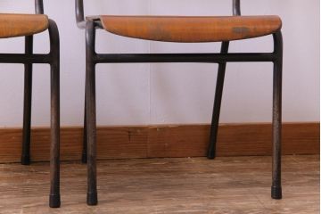 ヴィンテージ家具　ヨーロッパビンテージ　レトロな佇まいのスクールチェア(キッズチェア、鉄脚チェア、椅子)2脚セット(3)