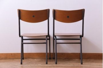 ヴィンテージ家具　ヨーロッパビンテージ　レトロな佇まいのスクールチェア(キッズチェア、鉄脚チェア、椅子)2脚セット(3)