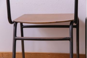 ヴィンテージ家具　ヨーロッパビンテージ　レトロな佇まいのスクールチェア(キッズチェア、鉄脚チェア、椅子)2脚セット(3)