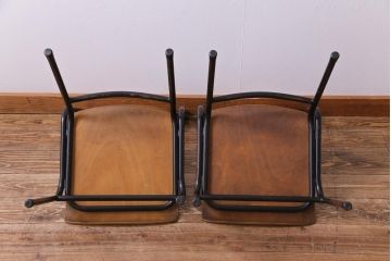 ヴィンテージ家具　ヨーロッパビンテージ　レトロな佇まいのスクールチェア(キッズチェア、鉄脚チェア、椅子)2脚セット(3)