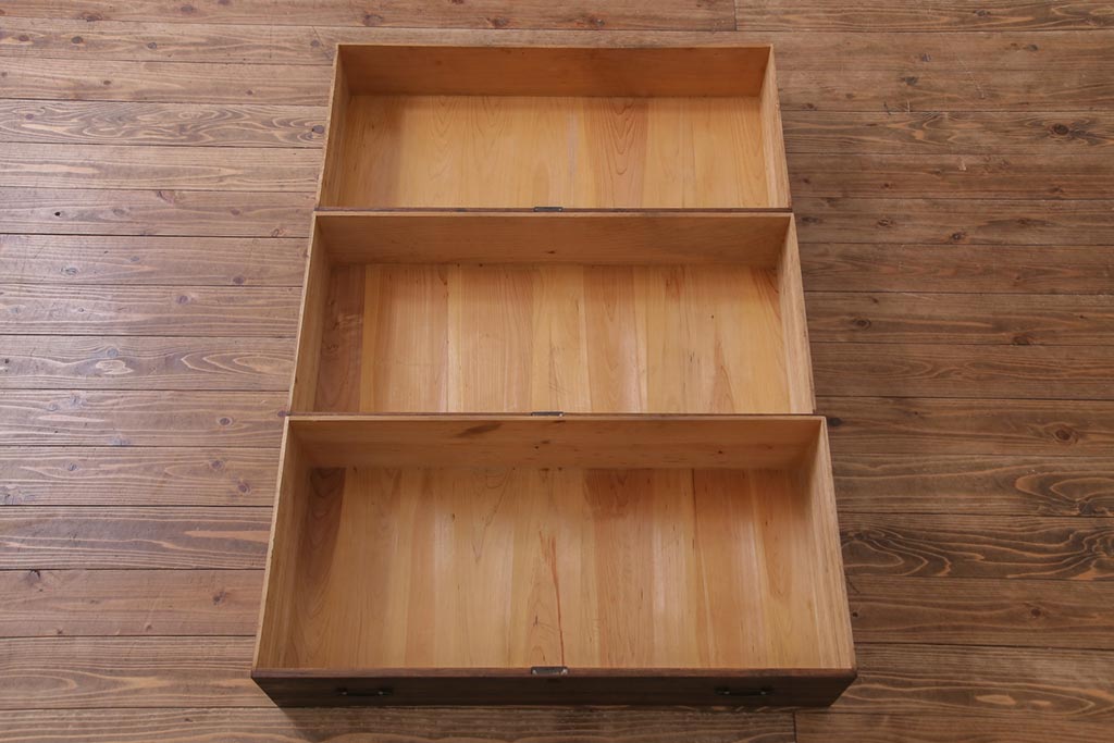 アンティーク家具　和製アンティーク　リメイク　桐材　シンプルな作りが味わい深いサイドチェスト(サイドボード、引き出し)