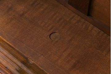 レトロ家具　昭和レトロ　カバ材　懐かしさあふれる佇まいの気泡ガラス戸収納棚(食器棚、戸棚、ブックケース)