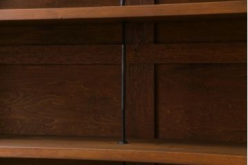 レトロ家具　昭和レトロ　カバ材　懐かしさあふれる佇まいの気泡ガラス戸収納棚(食器棚、戸棚、ブックケース)