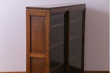レトロ家具　昭和レトロ　カバ材　懐かしさあふれる佇まいの気泡ガラス戸収納棚(食器棚、戸棚、ブックケース)