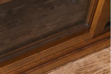 レトロ家具　昭和レトロ　カバ材　懐かしさあふれる佇まいの気泡ガラス戸収納棚(食器棚、戸棚、ブックケース)