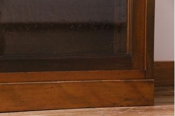 レトロ家具　昭和レトロ　カバ材　懐かしさあふれる佇まいの気泡ガラス戸収納棚(食器棚、戸棚、ブックケース)
