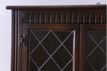 ビンテージ家具　イギリスヴィンテージ　オーク材　菱形のステンドグラスがおしゃれなコーナーキャビネット(飾り棚、収納棚、戸棚)