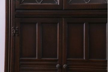 ビンテージ家具　イギリスヴィンテージ　オーク材　菱形のステンドグラスがおしゃれなコーナーキャビネット(飾り棚、収納棚、戸棚)
