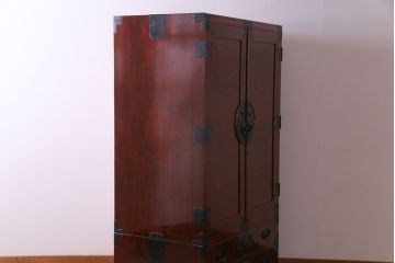 極美品　仙台箪笥　漆塗り　力強いケヤキの杢目と手打ち金具が見事なワードローブ(洋服箪笥、収納棚、キャビネット)