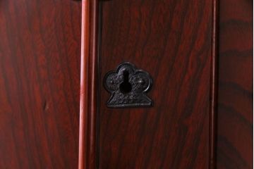 極美品　仙台箪笥　漆塗り　力強いケヤキの杢目と手打ち金具が見事なワードローブ(洋服箪笥、収納棚、キャビネット)