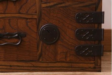 アンティーク家具　和製アンティーク　黒柿・ケヤキ材　上質な和の空間づくりにおすすめな変わり手知工箪笥(船箪笥)
