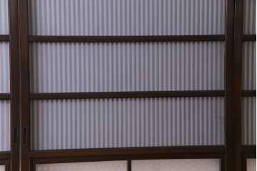 大正昭和初期　ガラス入り　燻された古い木が味わい深い麻の葉ガラス入り格子戸4枚セット(引き戸、建具)