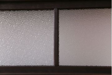 和製アンティーク　裏障子付き　ダイヤガラス　上品な和の雰囲気あふれる格子戸2枚セット(障子戸、引き戸、建具)