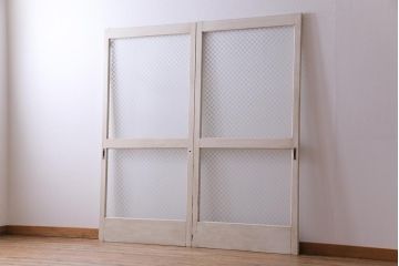 ヴィンテージ建具　ペイント　当店オリジナル市松模様ガラス　レトロモダンな雰囲気のガラス引き戸2枚セット　(R-031434)