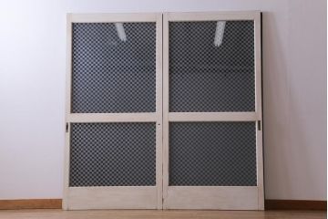 ヴィンテージ建具　ペイント　当店オリジナル市松模様ガラス　レトロモダンな雰囲気のガラス引き戸2枚セット　(R-031434)