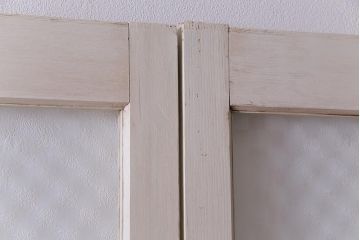 ヴィンテージ建具　ペイント　当店オリジナル市松模様ガラス　レトロモダンな雰囲気のガラス引き戸2枚セット　(R-031434)