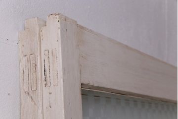 ヴィンテージ建具　ペイント　当店オリジナル市松模様ガラス　レトロモダンな雰囲気のガラス引き戸2枚セット　(R-031434)