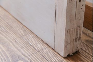 ヴィンテージ建具　ペイント　当店オリジナル市松模様ガラス　レトロモダンな雰囲気のガラス引き戸2枚セット　(R-031434)