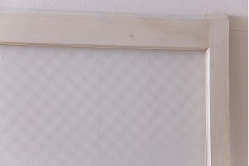 ヴィンテージ建具　ペイント　当店オリジナル市松模様ガラス　レトロモダンな雰囲気のガラス引き戸2枚セット　(R-031434)