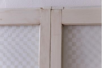 ヴィンテージ建具　ペイント　当店オリジナル市松模様ガラス　レトロモダンな雰囲気のガラス引き戸2枚セット　(R-031434)