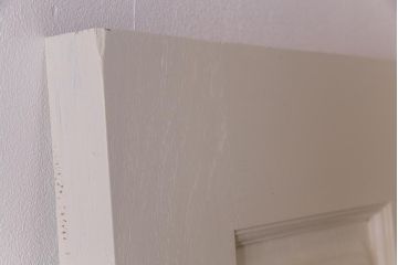ペイント建具　花梨無垢材　可愛らしいレリーフが魅力のアンティークドア(扉、カリン)