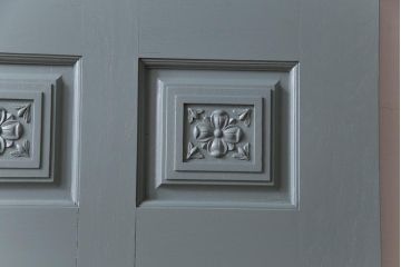 昭和期　ペイント建具　花のレリーフが目を引くレトロなドア(扉、建具)