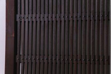 和製アンティーク　明治期　総ケヤキ材　上品で重厚感のある格子蔵戸(引き戸、建具、玄関戸)