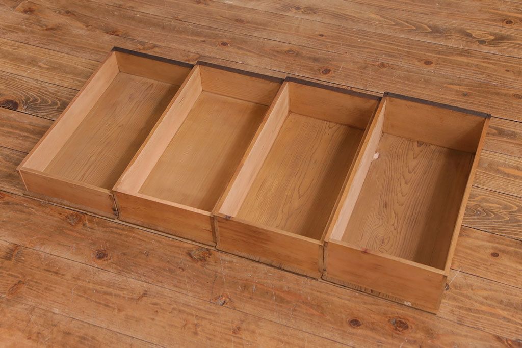 アンティーク家具　和製アンティーク　渋いヒノキの風合いが趣きある小引き出し(チェスト、収納)