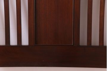 イギリスアンティーク　マホガニー材　高級感漂うクラシカルなベッドフレーム
